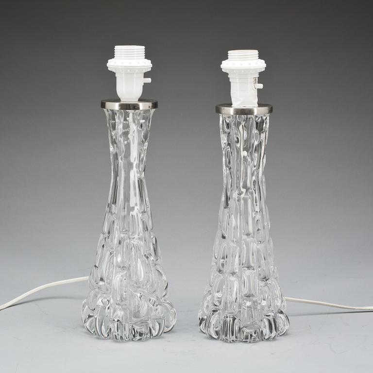 BORDSLAMPOR, ett par glas. Carl Fagerlund Orrefors. 1900-talets andra hälft.