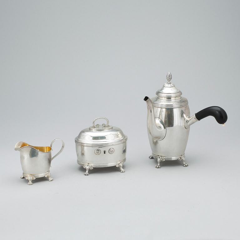 KAFFESERVIS, 3 delar, silver, empirestil, CG Hallberg, Stockholm 1910. Tot ca 1300 gram.