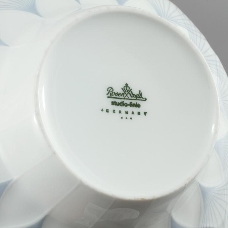 SERVISDELAR, "Lotus", Björn Wiinblad, Rosenthal, 52 delar, 1900-talets andra hälft.