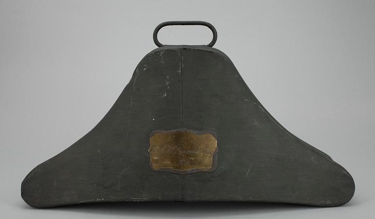 HATTURASIA upseerinhatulle, peltiä, Englanti 1800-luku.