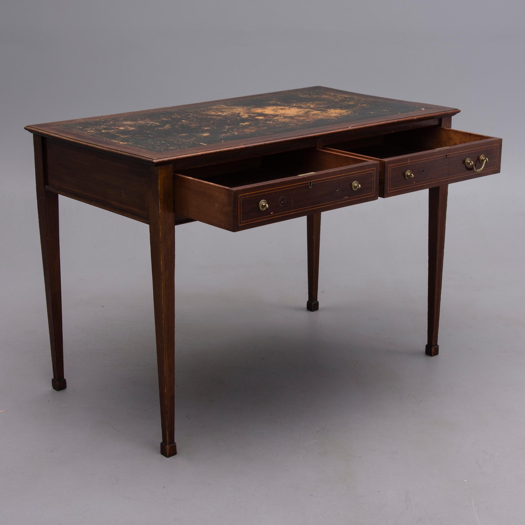 SKRIVBORD samt STOL, England 1800-talets slut.