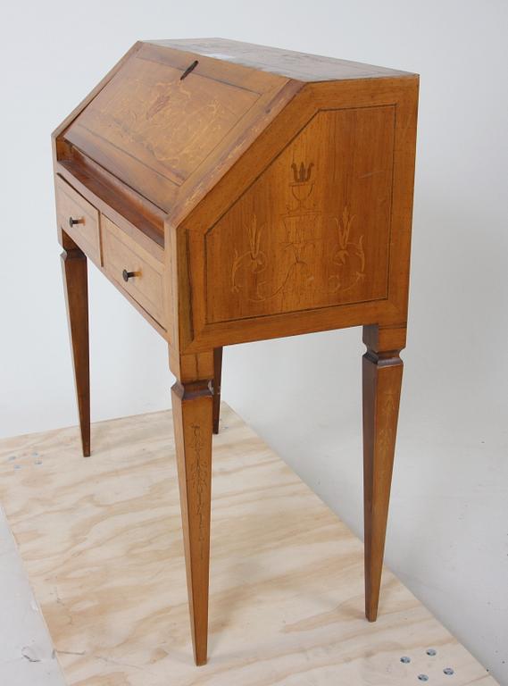 SEKRETÄR, Karl Johanstil.
Proveniens: Git Gay.