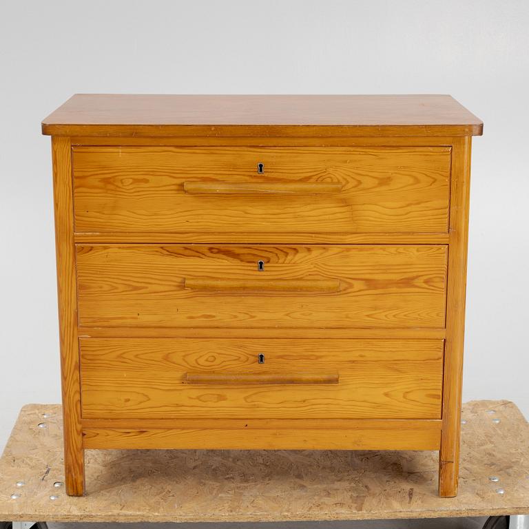 A chest of drawers, 1930a-40s .