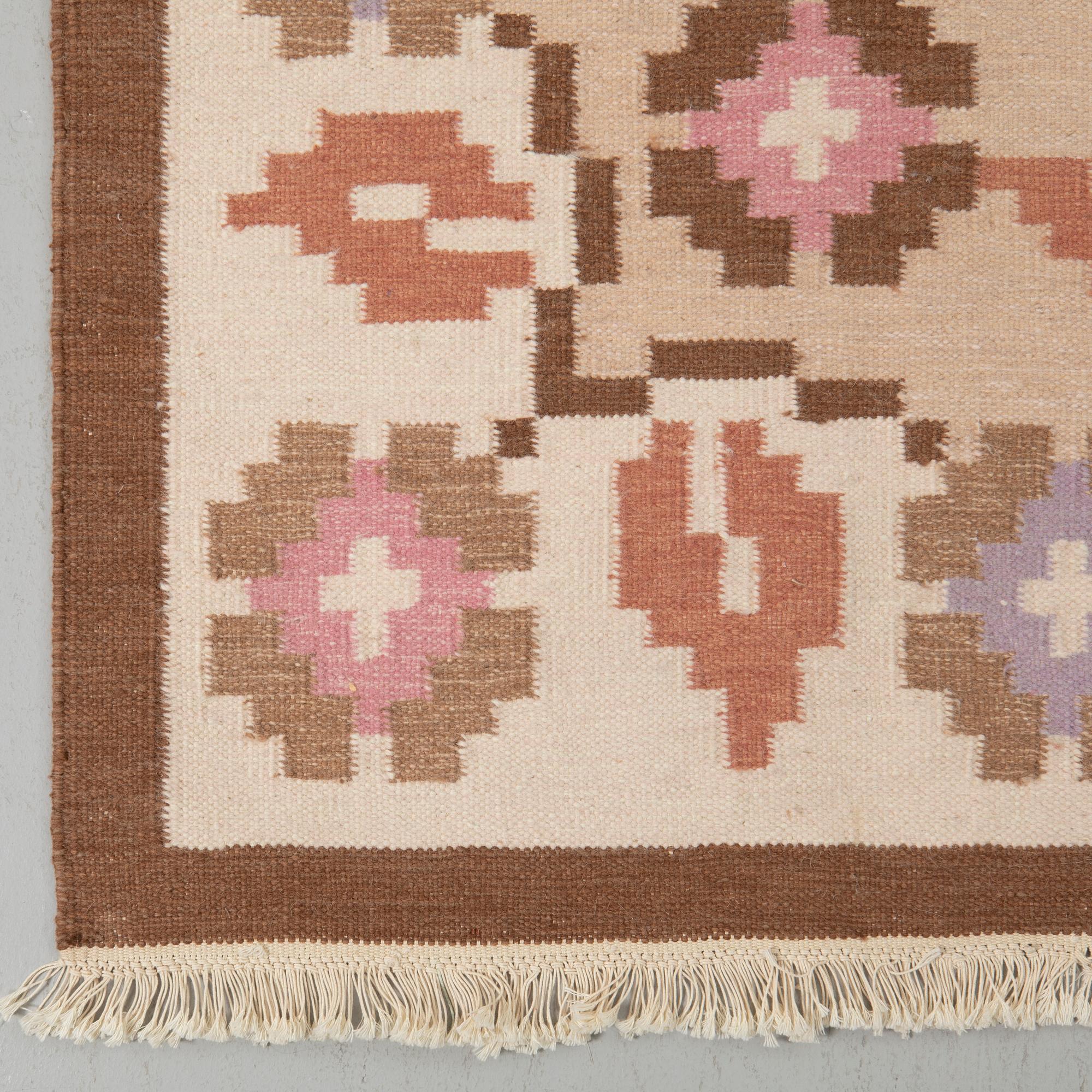 Rölakan rug, approx. 235 x 165 cm.