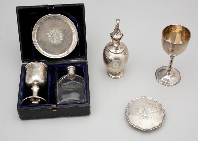 NATTVARDSET, 2 st, silver, bl.a. Hayne & Carter, London, 1800-talets första hälft. Vikt ca 300g.