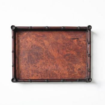 Ställ samt bricka, hardwood. Qingdynastin, 1800-tal.
