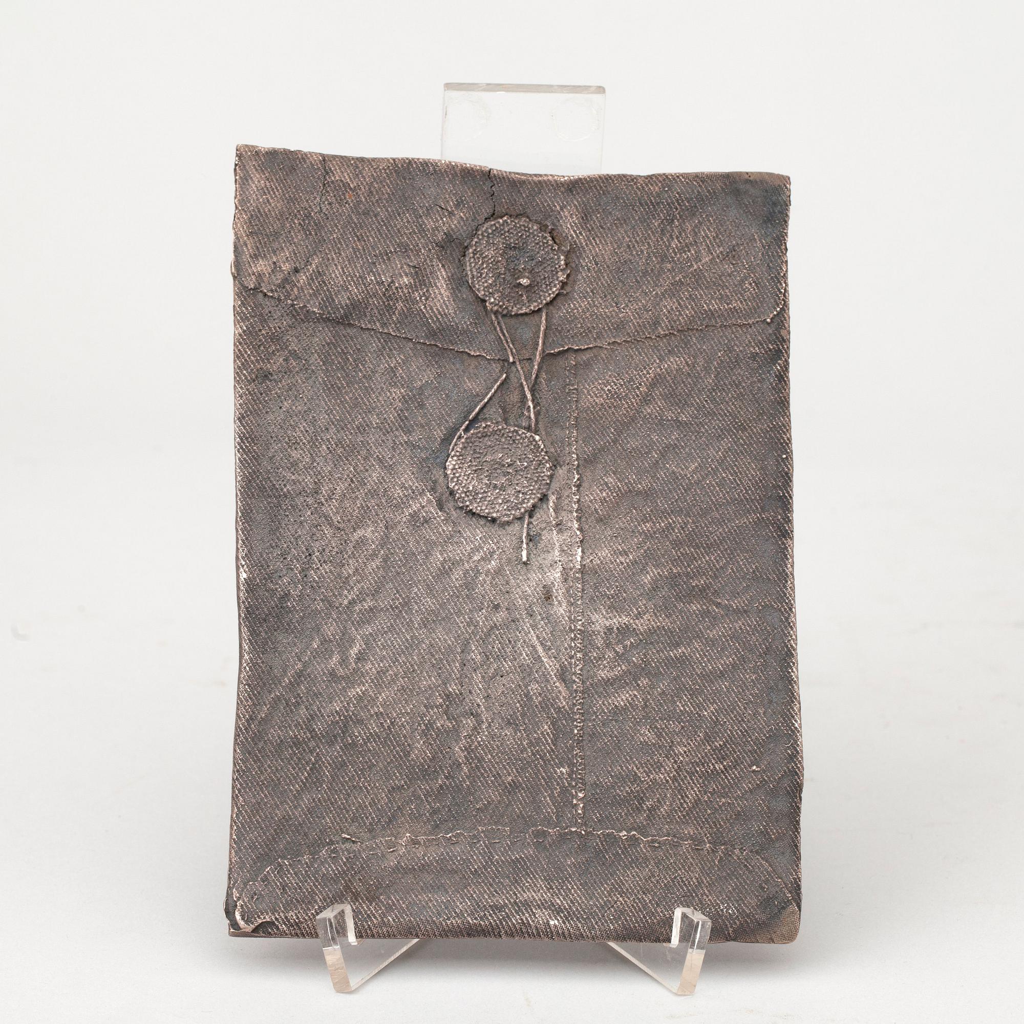 ROBERT RAUSCHENBERG, sign och dat -86 och numr 4/25. Multipel. Aluminium, screentryck, reliefpräglad silverplatta.