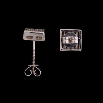 ÖRHÄNGEN, 14K vitguld, prinsesslipade diamanter. Totalvikt ca 2,2 g.