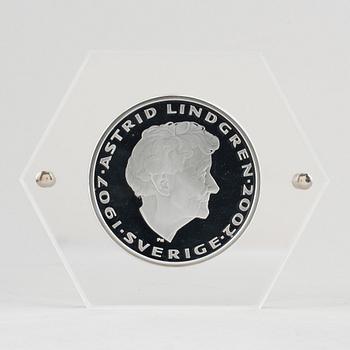 Collector's coin, Astrid Lindgrens kära barn, 1 kilo of silver, numbered 294/750, Mynthuset Sverige 2002.