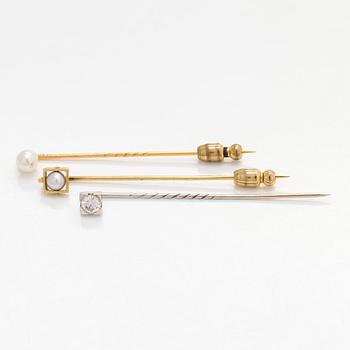 Kråsnålar, 3 st, briljantslipad diamant, pärlor, 14K och 18K guld och vitguld.