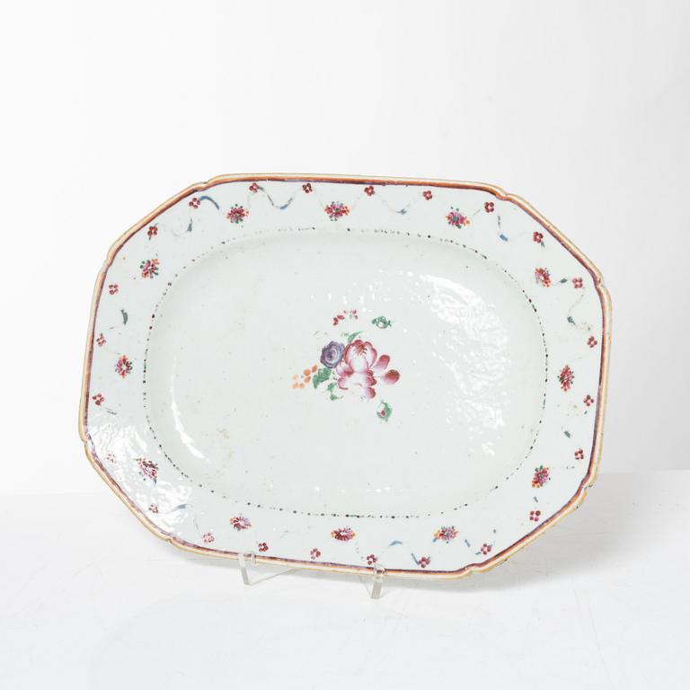 Tedosa och stekfat, kompaniporslin, Kina, Qingdynastin, 1700-tal.