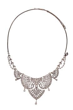 222. A NECKLACE, old cut diamonds c. 8.50 ct H-I /vs-I1. 56 gold. St. Petersburg 1908 -17. Length c. 50 cm, weight 46 g.