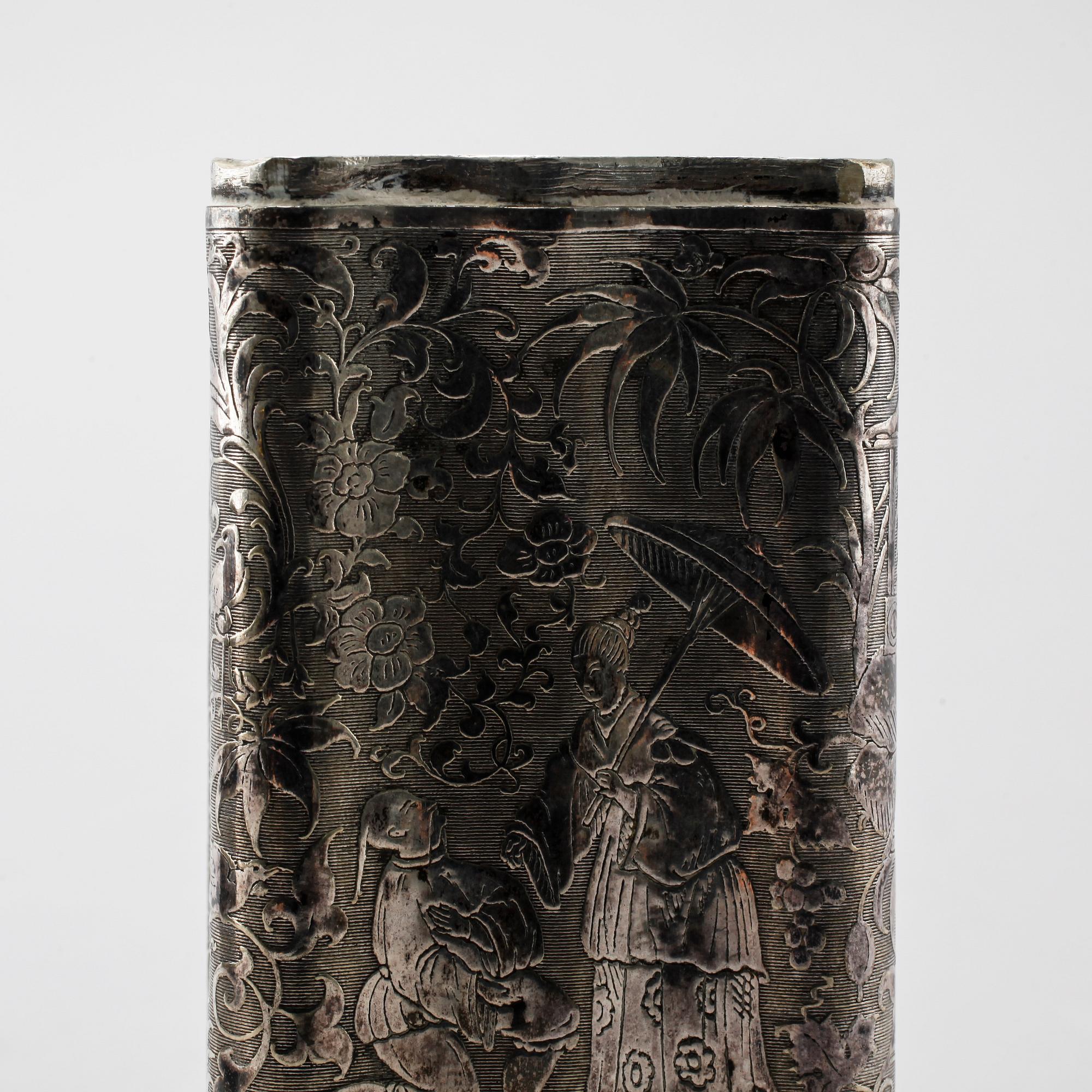 Two silver and low grade silver boxes, first half of the 20th century. Total weight 490 g.