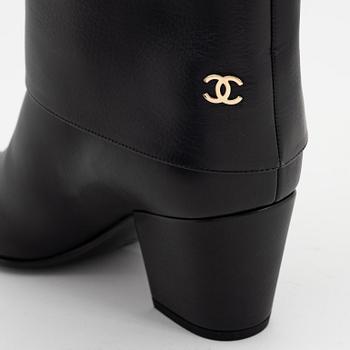 Chanel, a pair of leather boots, Fall/Winter 2020, size 37 1/2.