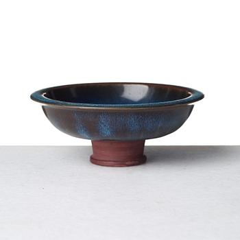 Wilhelm Kåge, urna med lock samt skål på fot, "Farsta", Gustavsbergs studio, bl a 1956.