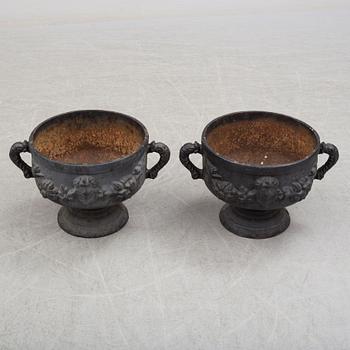 TRÄDGÅDSURNOR, ett par, 1900-talets början.