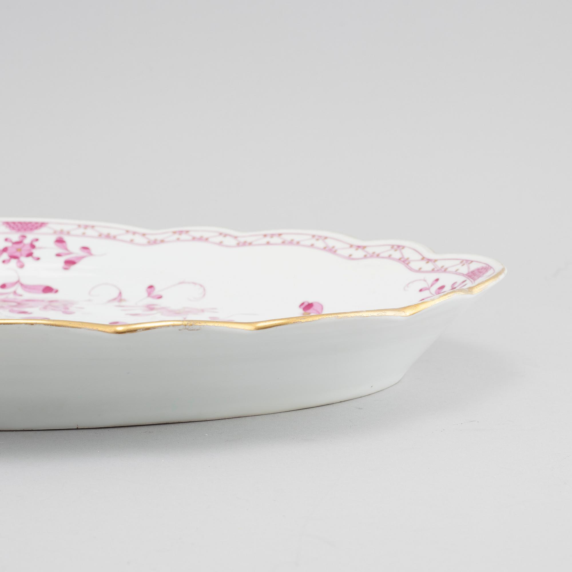 A porcelain serving dish, by Teichert-Werke in Meissen, second half of the 20th century.