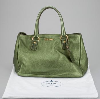 VÄSKA, Prada, i originaldustbag.