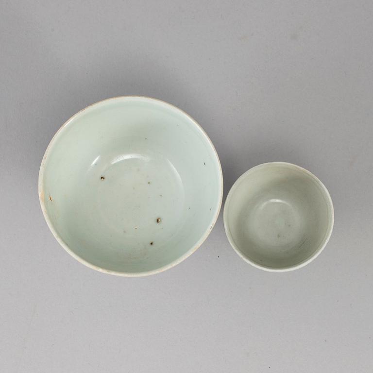 Two blue and white cups, Ming dynasty (1368-1644).