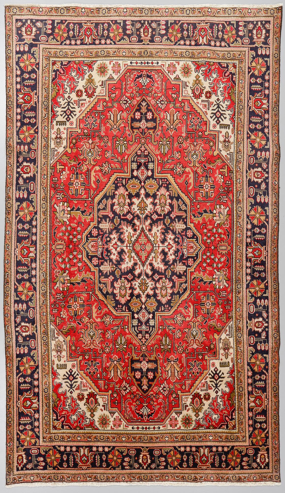 MATTA, Täbris, 1900-talets senare del, ca 290 x 190 cm.