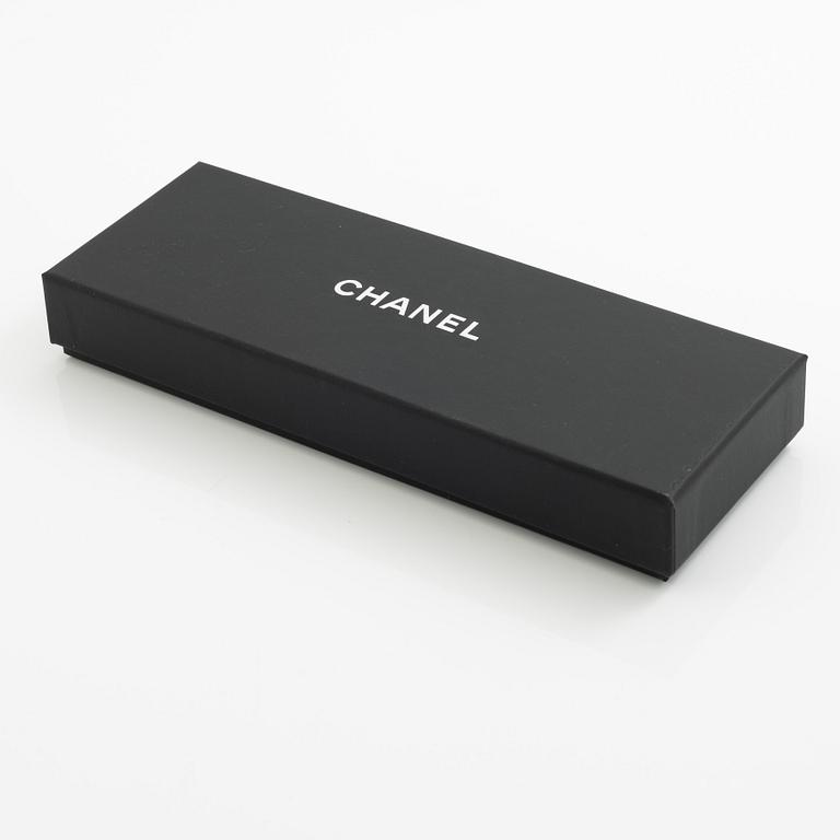 Chanel, Twilly scarf.