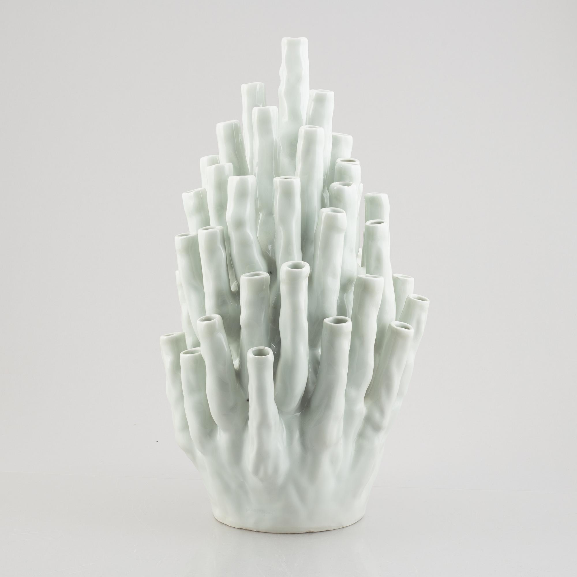 Pols Potten, a 'Coral 50-Tulips' pocelain vase.