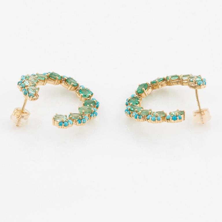 Earrings in 18K gold with turquoises, emeralds, and brilliant-cut diamonds.