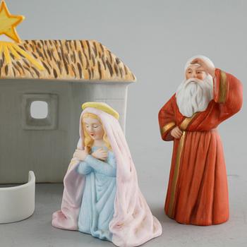JULKRUBBA, 16 delar, biskviporslin, efter Jenny Nyström, utgiven av Kalmar Läns Museum.