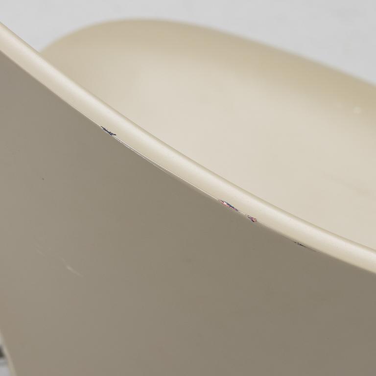 Arne Jacobsen, Four "Sjuan" chairs, Fritz Hansen, Denmark.