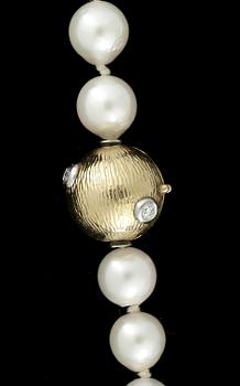 COLLIER, lås av 18k guld med briljantslipade diamanter, odlade pärlor, Ole Lynggaard, Danmark.