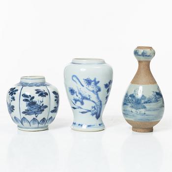 Miniatyrer, fem stycken, porslin. Qingdynastin, 1700-tal.