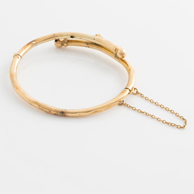 Bracelet 18K gold with a half pearl, GD&Co 1900.