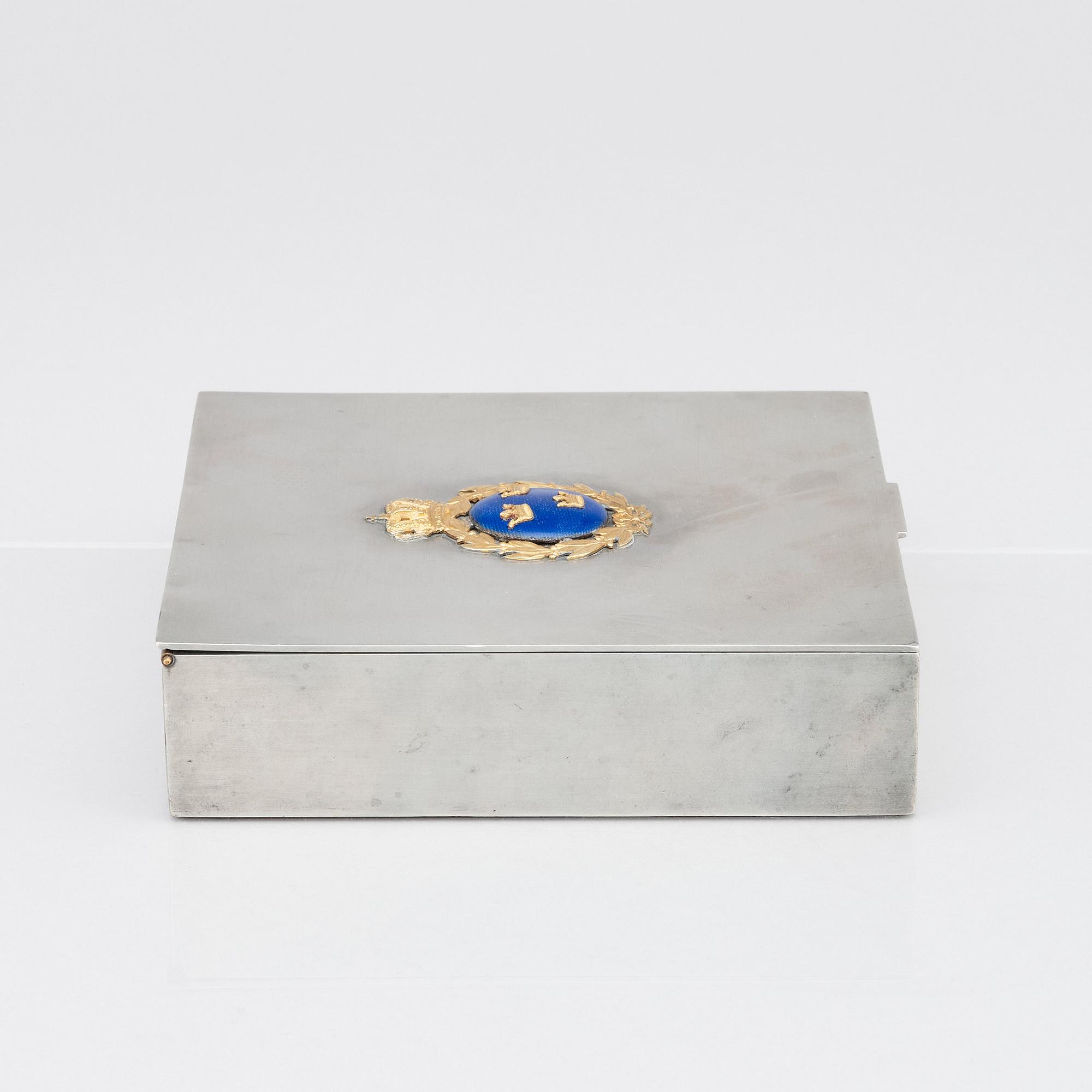 Firma Svenskt Tenn, a pewter box, Stockholm 1933.