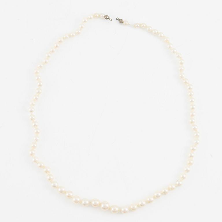 Pearl necklace, three pieces, cultured pearls, clasp silver, one missing clasp.