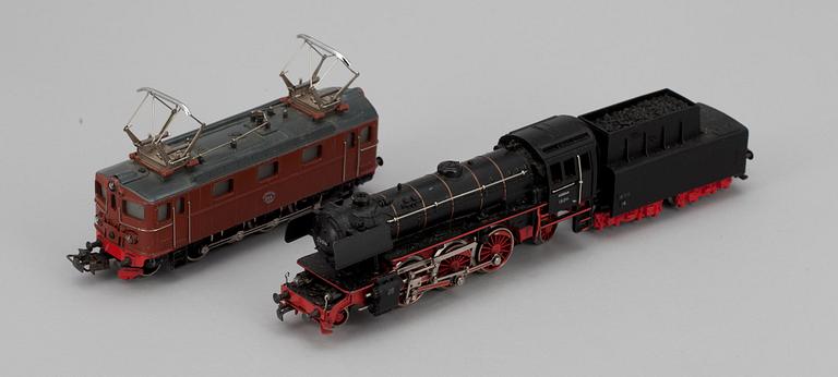 LOK, 2 st, samt KOLVAGN, Märklin 3030, 3005.