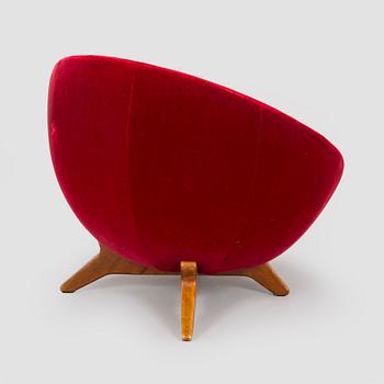A 1950s easy chair.