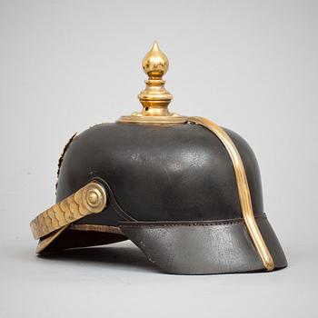 KASK, läder och mässing. Omkring 1900.