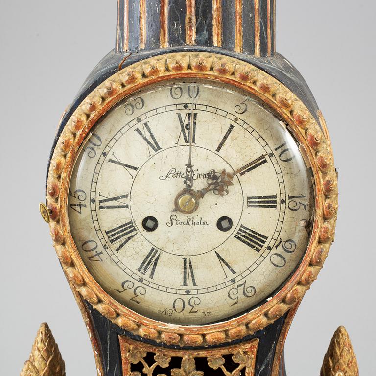 A North European mantel clock, late 18th century.