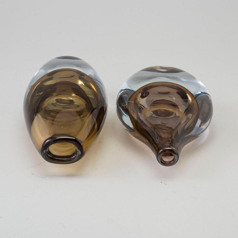 GUNNAR NYLUND, tillskriven, vaser, två st, glas, Strömbergshyttan, 1900-talets andra hälft.