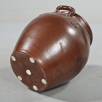 KRUS, saltglaserat lergods, troligen Nils Bengtsson, Höganäs, 1900-talets första hälft.