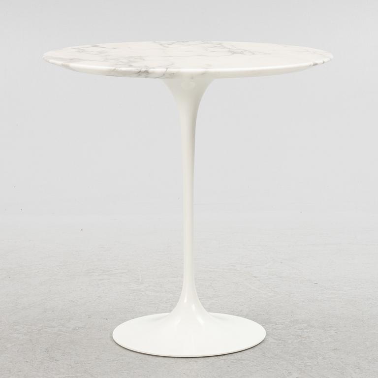 Eero Saarinen, a "Tulip" table, Knoll International, 2012.