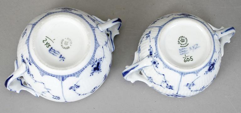 SOCKERSKÅLAR, ett par. "Musselmalet", Royal Copenhagen.