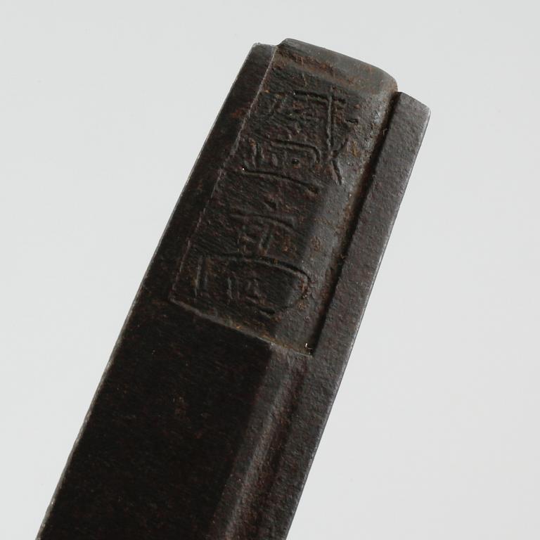 A japanese wakizashi, signed.