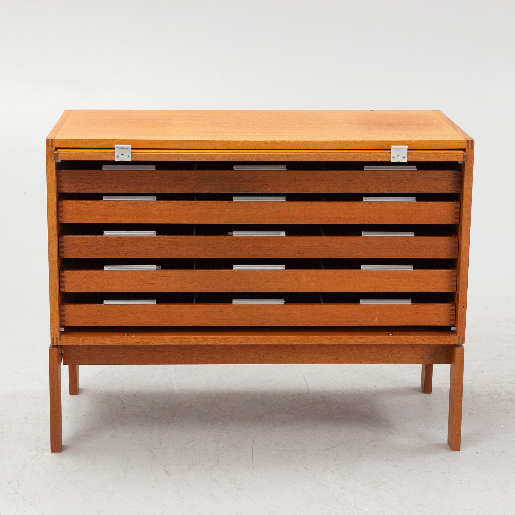 Henning Jensen and Torben Valeur, Desk with pedestal, M40 series, Fritz Hansen, second half of the 20th century.