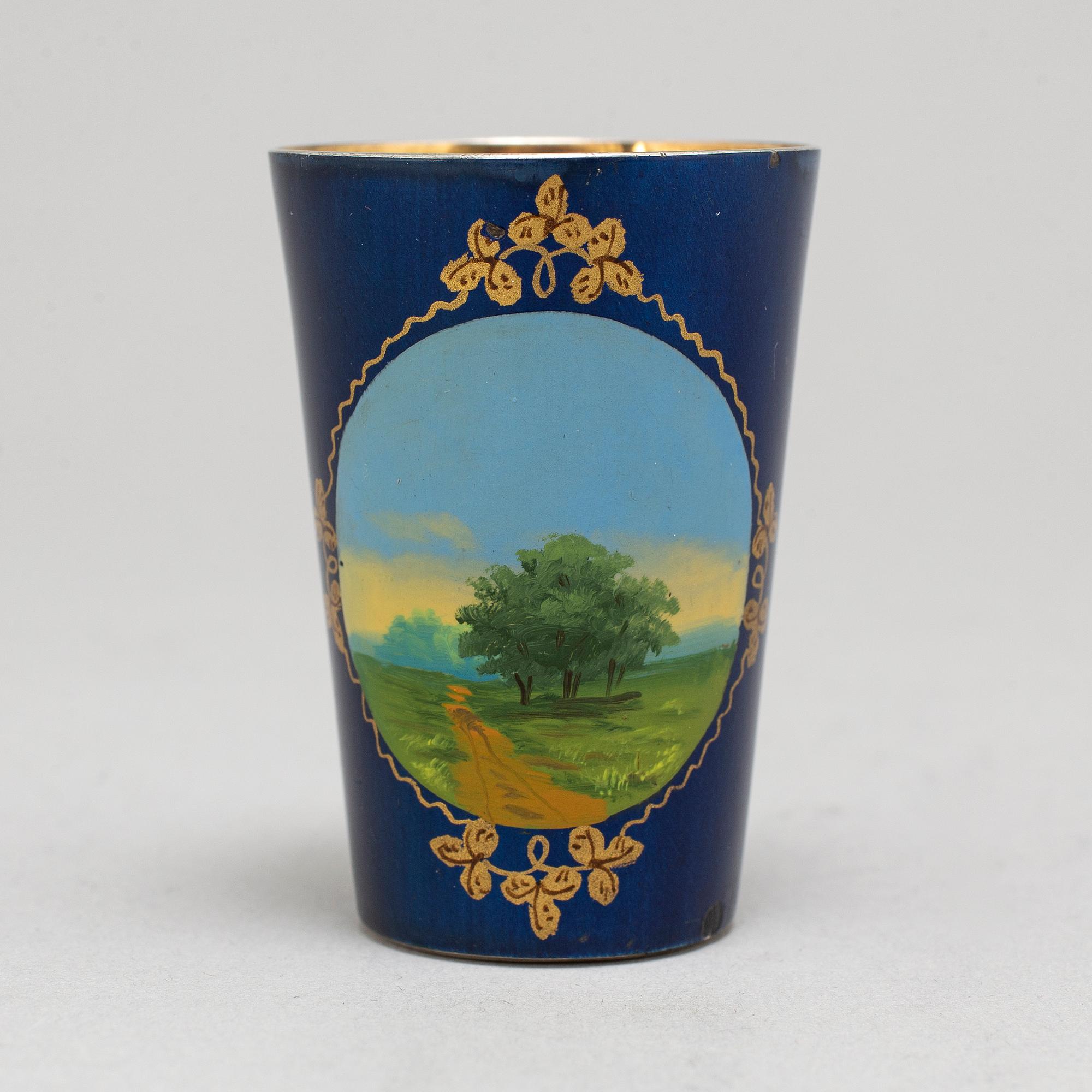 A Russian early 20th century vodka cup / charka, unidentified maker, St. Petersburg. Imperial Warrant.