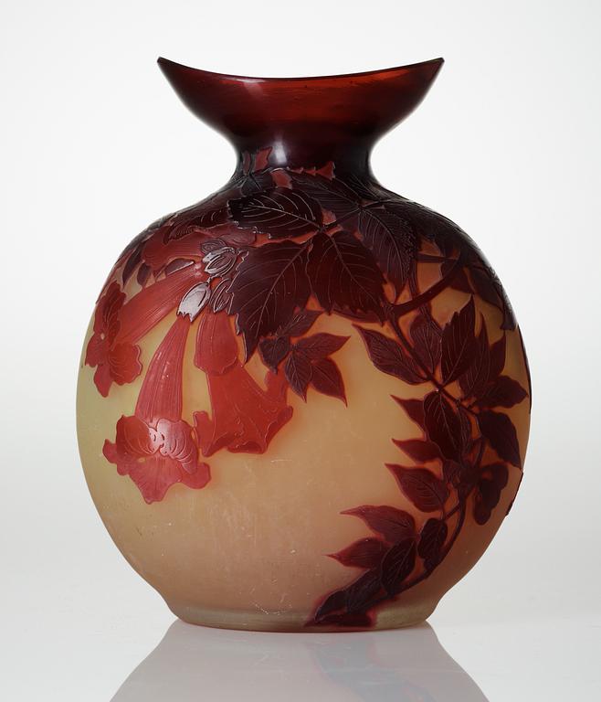 An Emile Gallé Art Nouveau cameo glass vase, France.