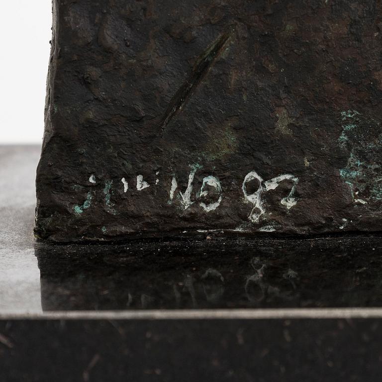 Tapio Junno, Pienoisveistos Helene Schjerfbeckin muistomerkistä "Ovi".