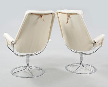 A pair of chairs, model Jetson, designed by Bruno Mathsson for Dux, made in the 21st century.