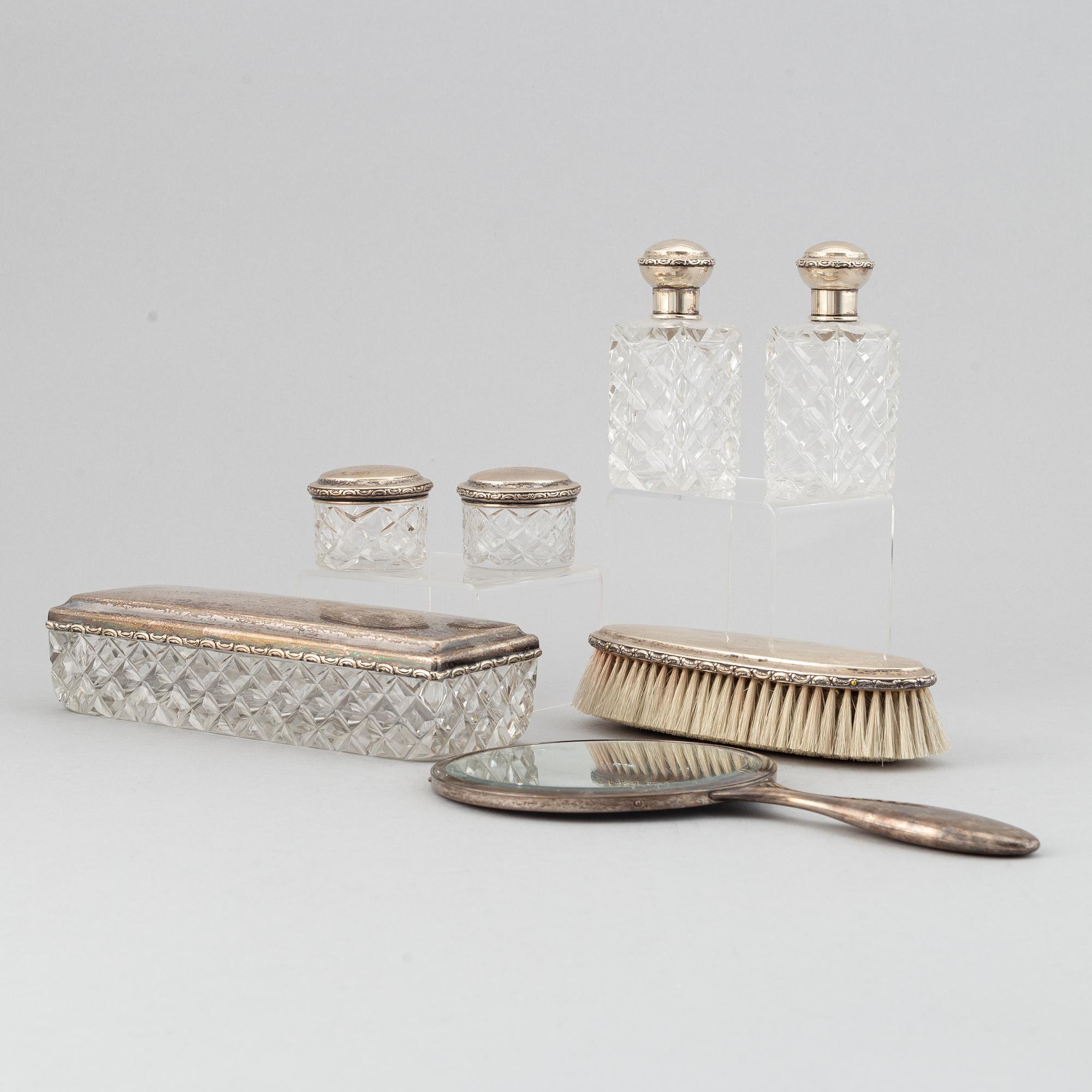 A set of seven toiletries, Including Sjögren Ab Juvelerare Oscar, Göteborg, 1920.