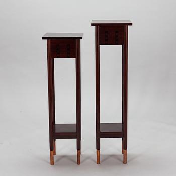 Bernhard Häkli, An oval table and two flower pedestals, Vihdin Puuseppäin Huonekaluliike 1911.